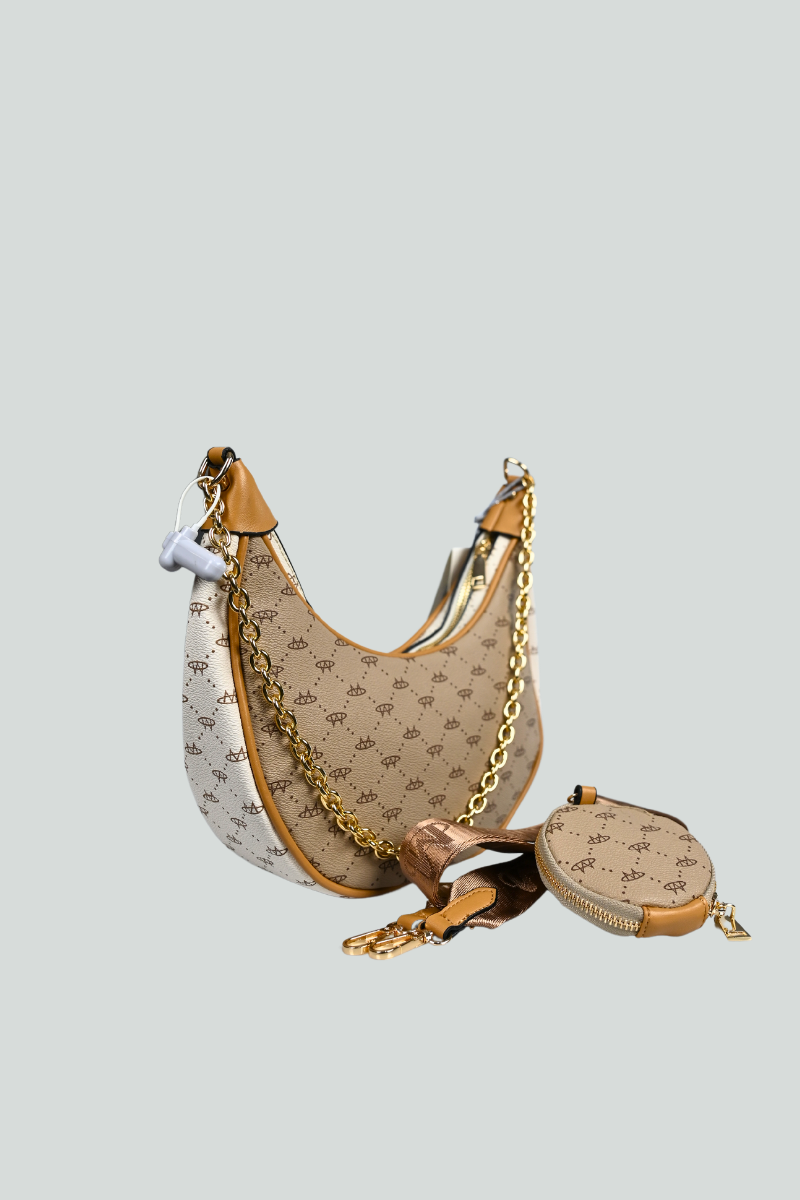 Μπεζ τσάντα με καφέ λεπτομέρειες και χρυσή αλυσίδα