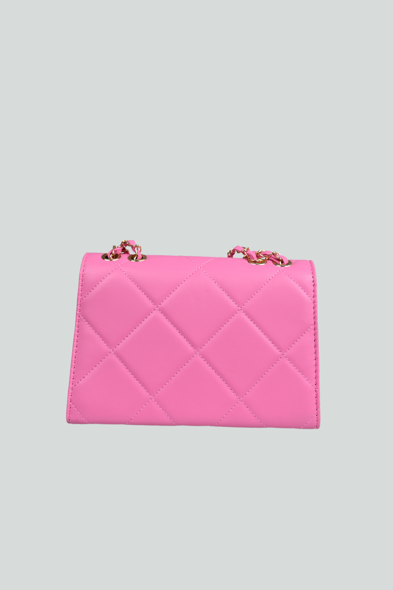 Ροζ τσάντα με χρυσές λεπτομέρειες