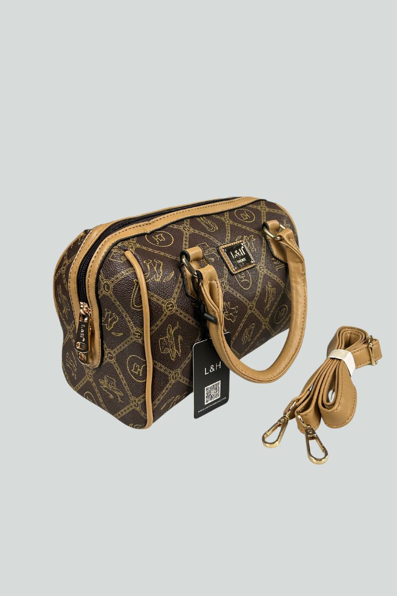 Καφέ τσάντα τύπου νεσεσέρ με nude λεπτομέρειες και αποσπώμενο λουράκι ώμου