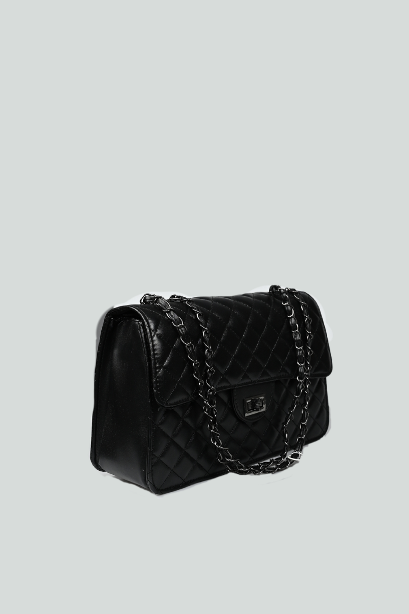 Τσάντα Μαύρη καπιτονέ με μαύρα μεταλλικά στοιχεία