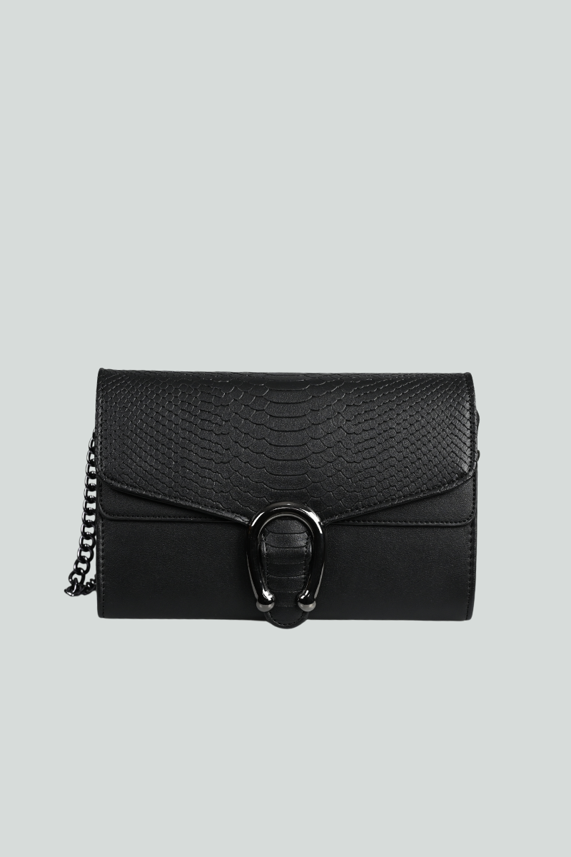 Μαύρη τσάντα με πέταλο και λεπτομέρειες-σχεδια σε δέρμα φιδιού